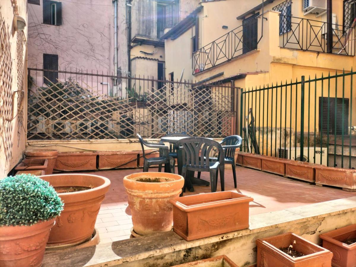 Sunny Trevi With Terrace Apartment